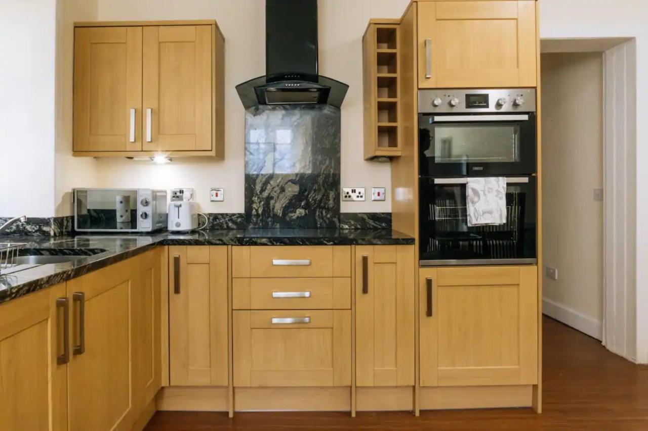 Homely 3 Bedroom In The Heart Of Central EDI Exterior photo
