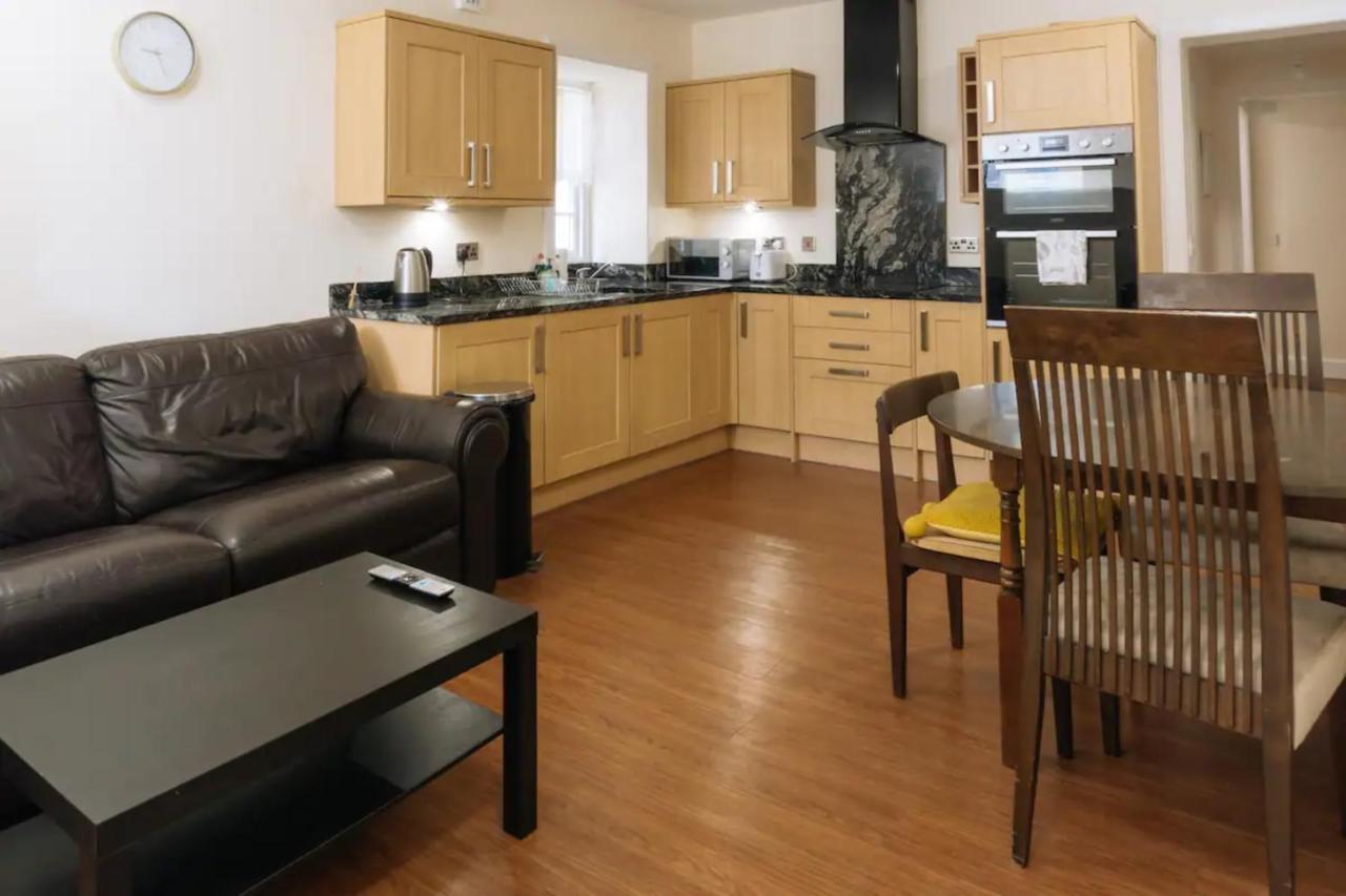 Homely 3 Bedroom In The Heart Of Central EDI Exterior photo