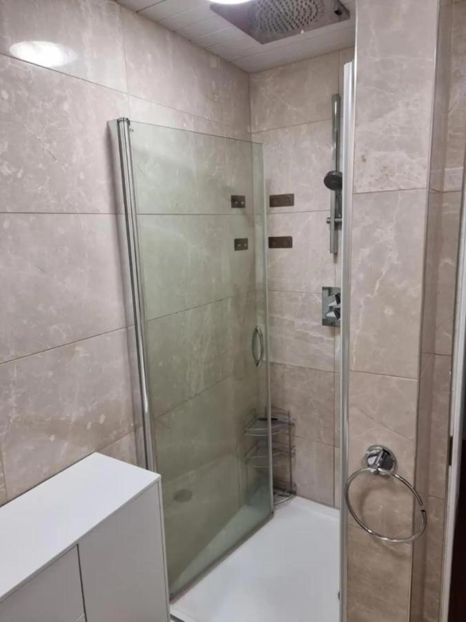 Homely 3 Bedroom In The Heart Of Central EDI Exterior photo