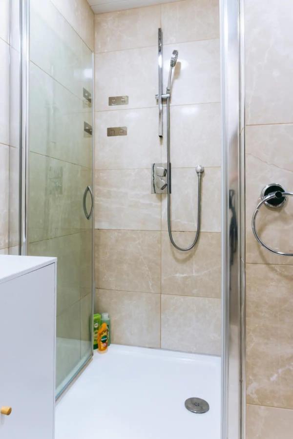 Homely 3 Bedroom In The Heart Of Central EDI Exterior photo