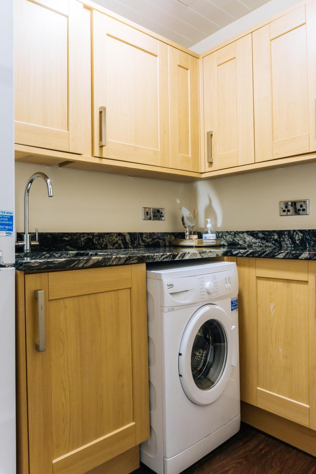 Homely 3 Bedroom In The Heart Of Central EDI Exterior photo