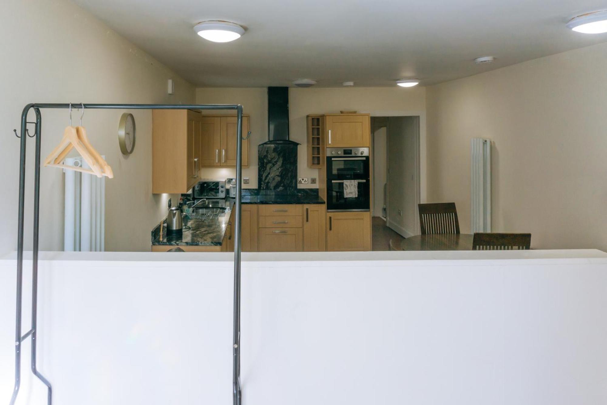 Homely 3 Bedroom In The Heart Of Central EDI Exterior photo