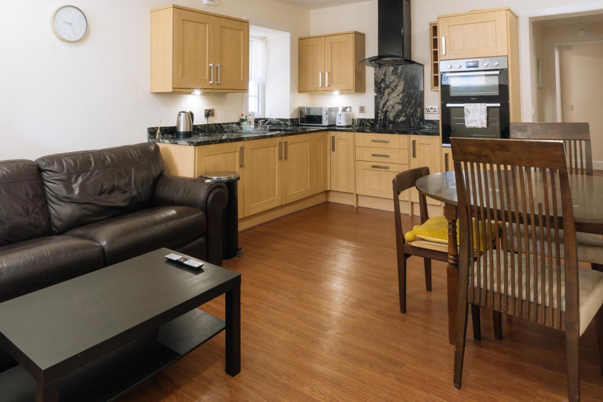 Homely 3 Bedroom In The Heart Of Central EDI Exterior photo